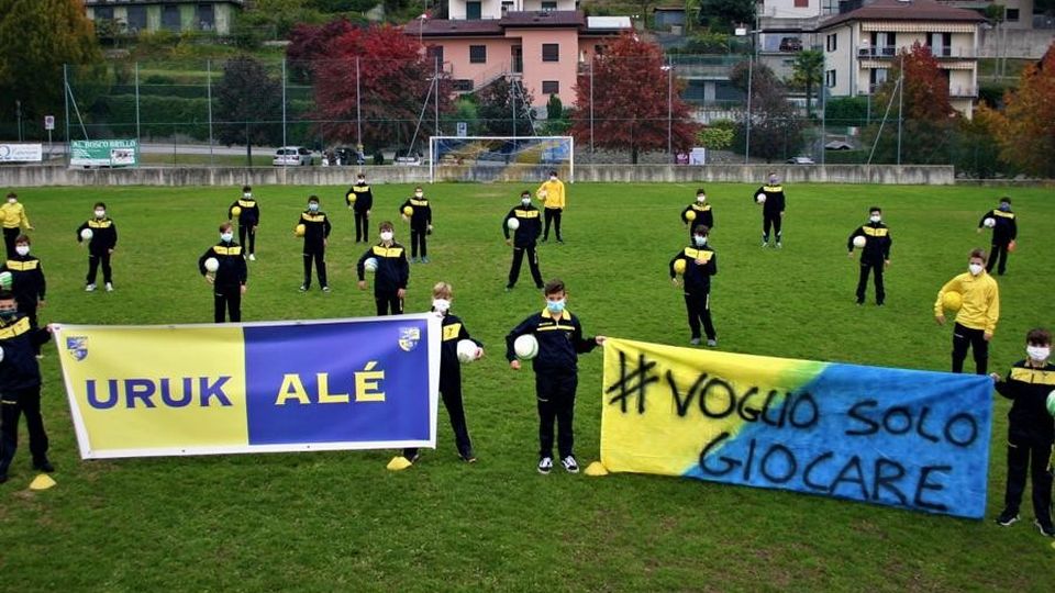 La protesta dell’Uggiatese «Vogliamo solo giocare» Guarda il video La protesta dell’Uggiatese «Vogliamo solo giocare» Guarda il video