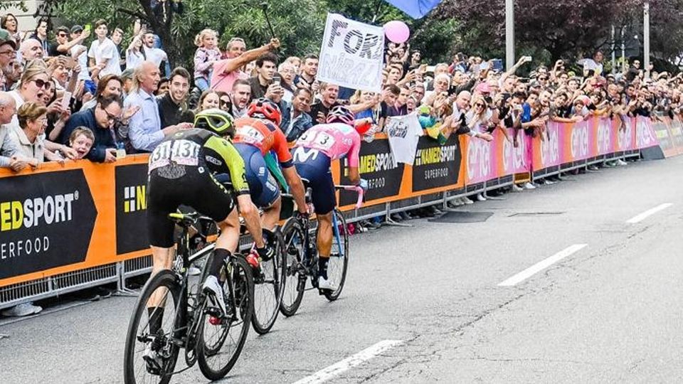 Il Giro d’Italia è qui Oggi il passaggio sul Lario Il Giro d’Italia è qui Oggi il passaggio sul Lario