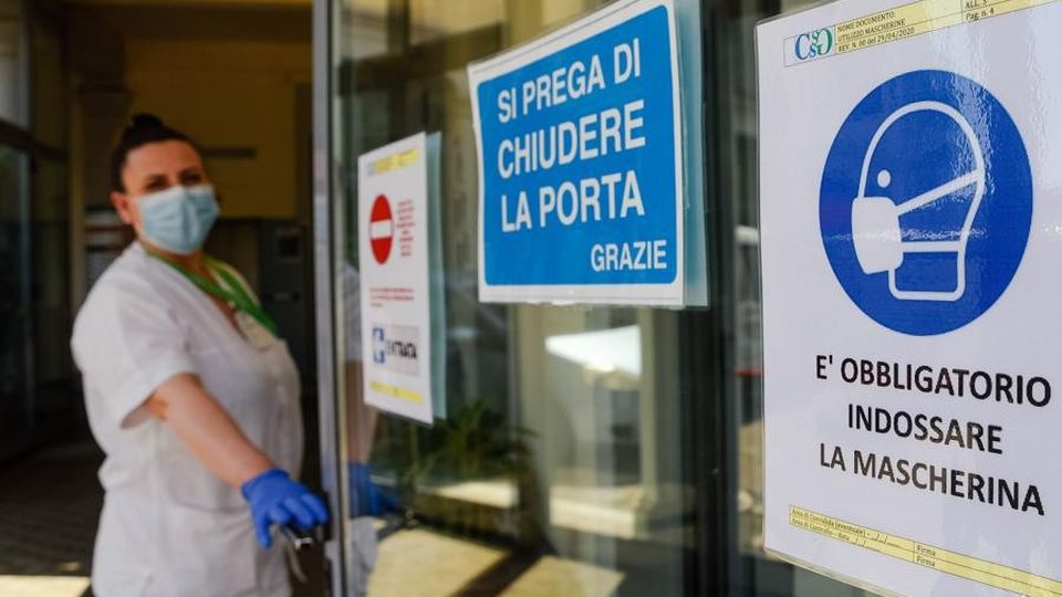 Como: altri 17 morti Due di loro avevano meno di 50 anni Como: altri 17 morti Due di loro avevano meno di 50 anni