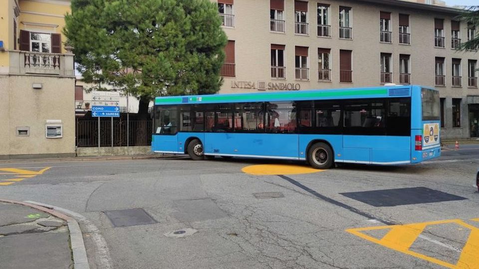 «Rondò, pochi spazi per i bus» Il sindaco: «Giudizio frettoloso» «Rondò, pochi spazi per i bus» Il sindaco: «Giudizio frettoloso»