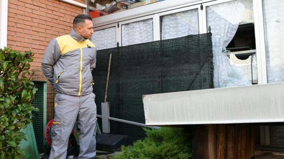 Viale Giulio Cesare, ladri in azione all’Agip Spaccano i vetri e rubano l’incasso Viale Giulio Cesare, ladri in azione all’Agip Spaccano i vetri e rubano l’incasso