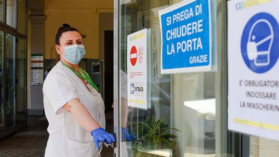 Il contagio dilaga nelle case di riposo Borgovico, triste record : 37 positivi Il contagio dilaga nelle case di riposo Borgovico, triste record : 37 positivi
