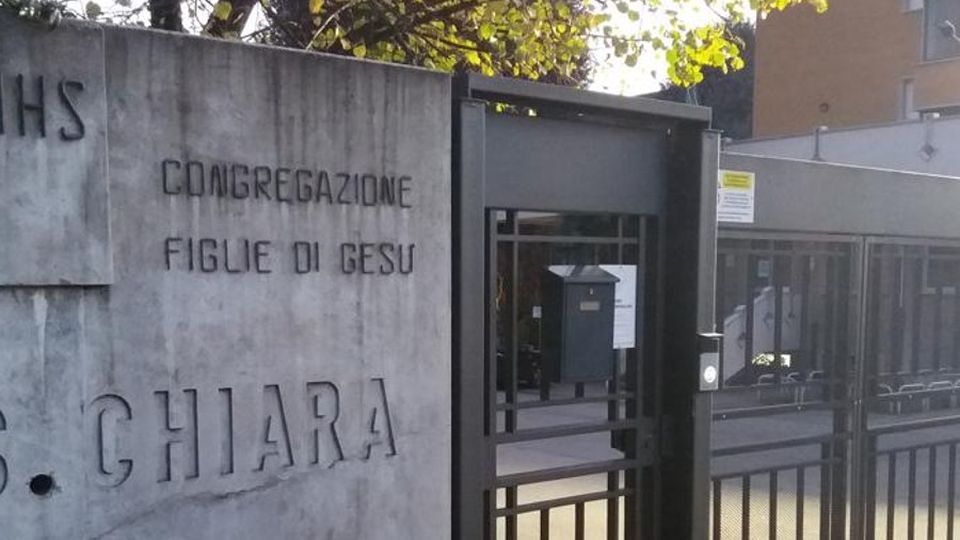 Muggiò, contagi al collegio Santa Chiara La scuola chiude per quindici giorni Muggiò, contagi al collegio Santa Chiara La scuola chiude per quindici giorni