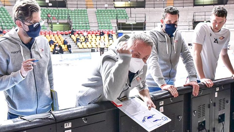 Bucchi sincero: «Contro Cantù abbiamo pagato caro il break» Bucchi sincero: «Contro Cantù abbiamo pagato caro il break»