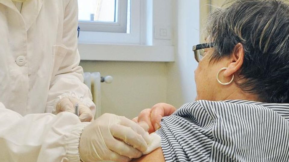 Influenza, lo scandalo dei vaccini: «Non basteranno per tutti i pazienti» Influenza, lo scandalo dei vaccini: «Non basteranno per tutti i pazienti»
