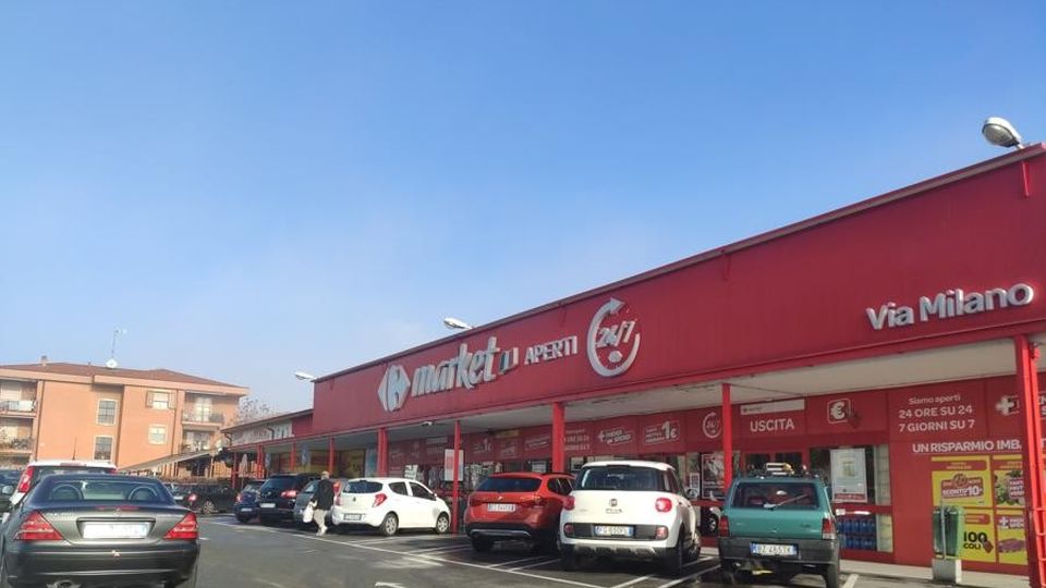 L’aiutano con la spesa Poi le sfilano 1000 euro L’aiutano con la spesa Poi le sfilano 1000 euro