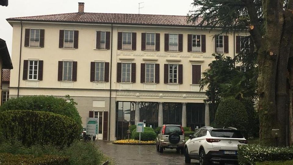 Alzate, focolaio in casa di riposo Sono 17 gli anziani ospiti positivi Alzate, focolaio in casa di riposo Sono 17 gli anziani ospiti positivi