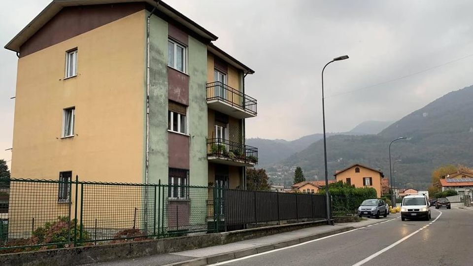 Erba, i ladri con la mascherina Cacciati dalla padrona di casa Erba, i ladri con la mascherina Cacciati dalla padrona di casa