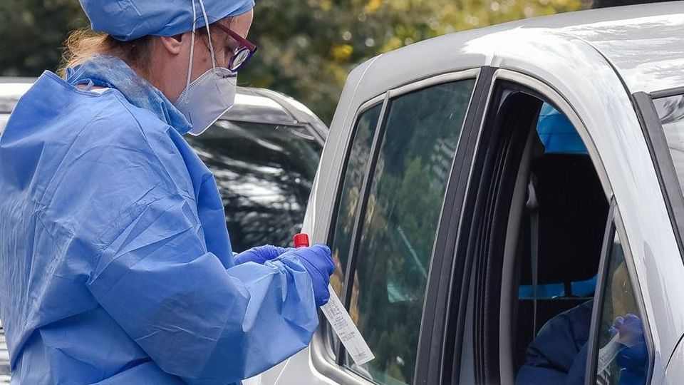 Positivo? L’avviso arriva con un sms Ats: «Chi lo riceve compili il modulo» Positivo? L’avviso arriva con un sms Ats: «Chi lo riceve compili il modulo»