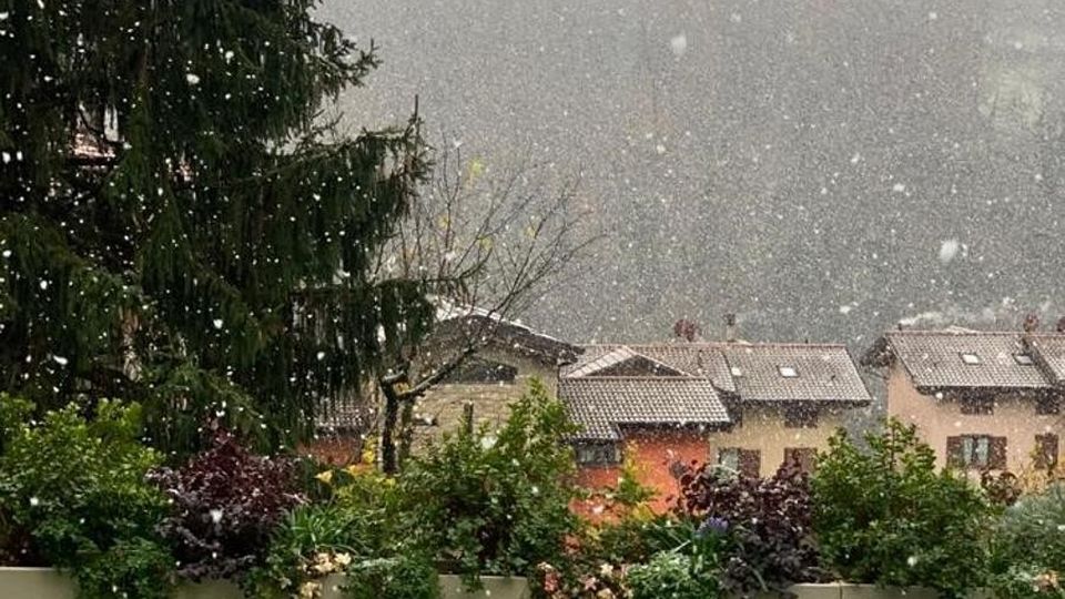 Como, prima neve Con pochi disagi Como, prima neve Con pochi disagi