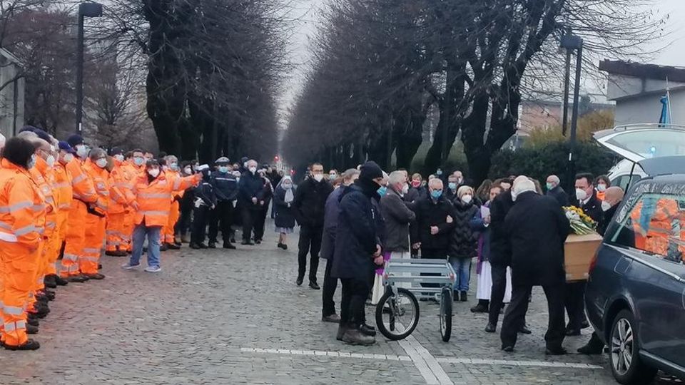 «Addio, Saretta» Cabiate si ferma per l’ultimo saluto «Addio, Saretta» Cabiate si ferma per l’ultimo saluto