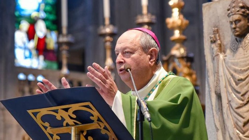 Il vescovo a medici e infermieri «Una pagina splendida» Il vescovo a medici e infermieri «Una pagina splendida»