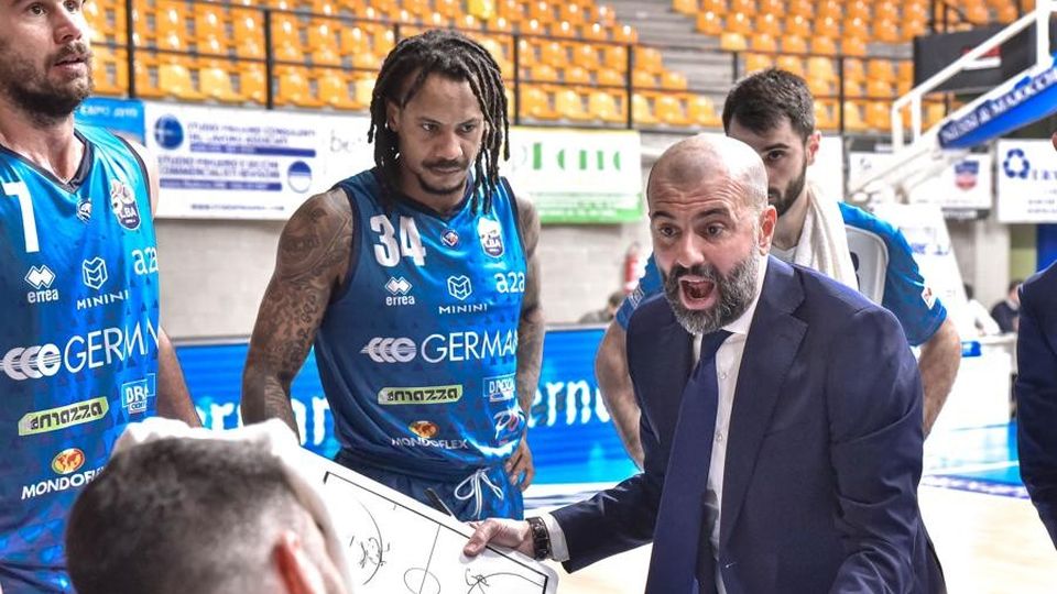 «Cantù ha avuto un avvio eccellente Ma noi bravi a rimanere in partita» «Cantù ha avuto un avvio eccellente Ma noi bravi a rimanere in partita»