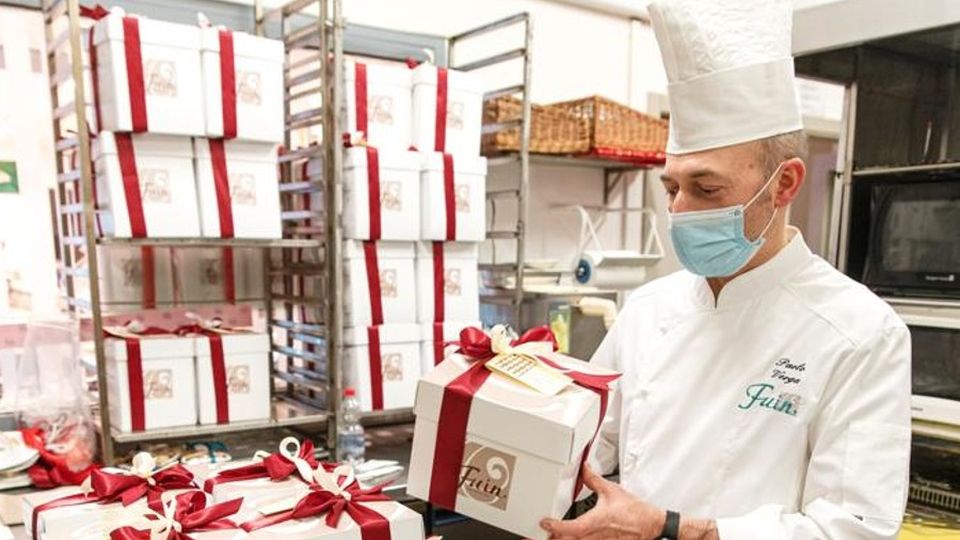 Con il Natale “blindato”, caccia al panettone di Como «Una coccola in casa» Con il Natale “blindato”, caccia al panettone di Como «Una coccola in casa»