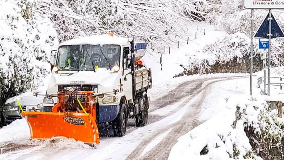 Arriva la neve, il Comune «Solo spostamenti indispensabili» Arriva la neve, il Comune «Solo spostamenti indispensabili»
