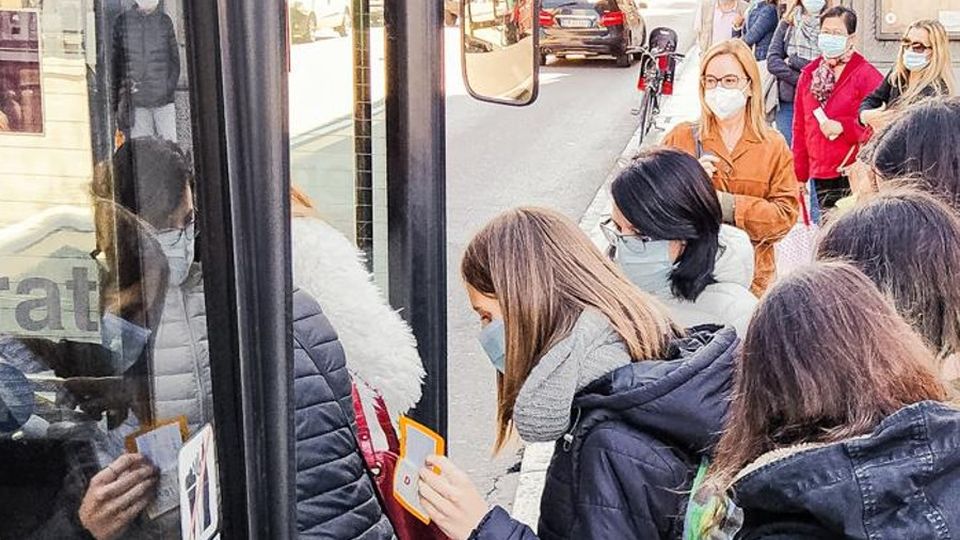 Allarme trasporti per il rientro a scuola Si muove il prefetto e chiama tutti Allarme trasporti per il rientro a scuola Si muove il prefetto e chiama tutti