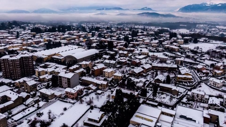 Olgiatese, altro che pochi fiocchi «Mai così tanta neve a dicembre» Olgiatese, altro che pochi fiocchi «Mai così tanta neve a dicembre»