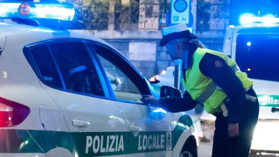 Pattuglie notturne a Cantù Controlli dei vigili fino alle 24 Pattuglie notturne a Cantù Controlli dei vigili fino alle 24
