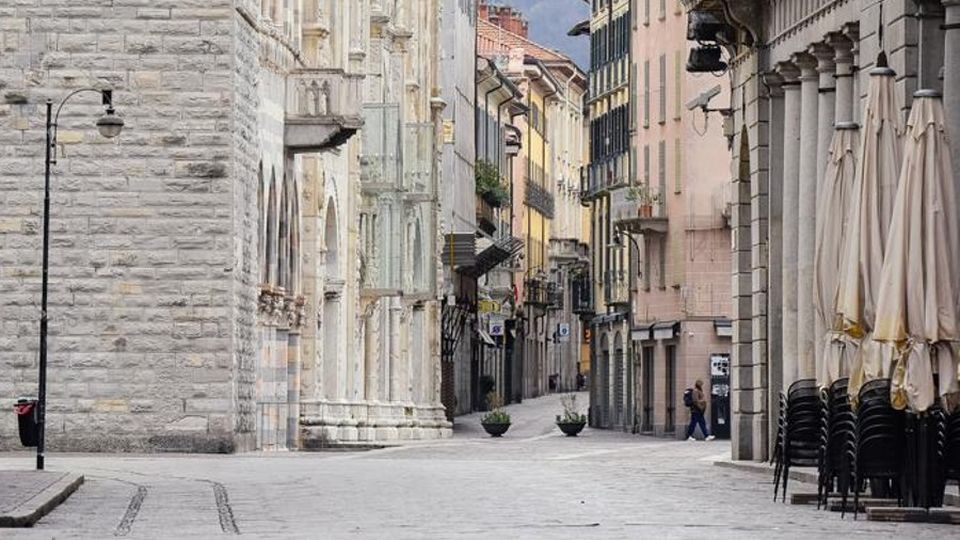 Como finalmente si svuota Il suono del silenzio in città ( video ) Como finalmente si svuota Il suono del silenzio in città ( video )