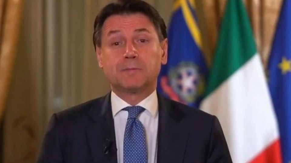 Emergenza Coronavirus Conte: «Stop alle attività non essenziali» Ecco chi resta aperto Emergenza Coronavirus Conte: «Stop alle attività non essenziali» Ecco chi resta aperto