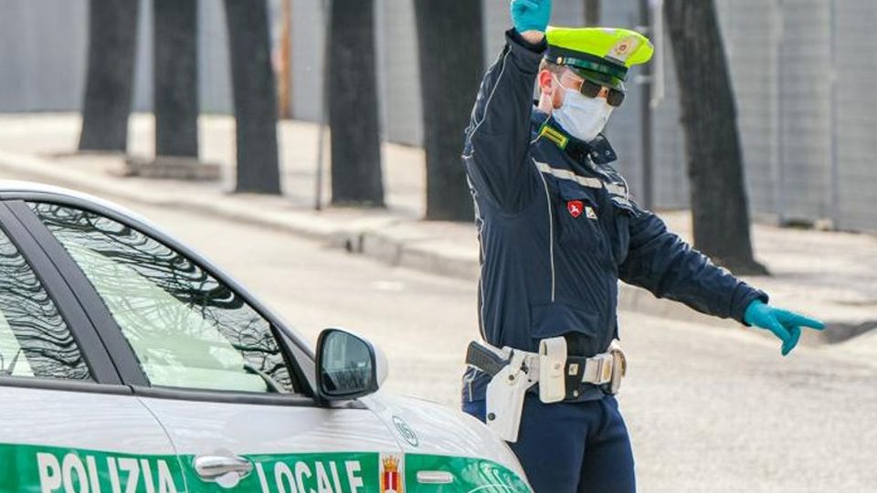 Virus, chi non rispetta i divieti In 5 giorni ben 400 denunciati Virus, chi non rispetta i divieti In 5 giorni ben 400 denunciati