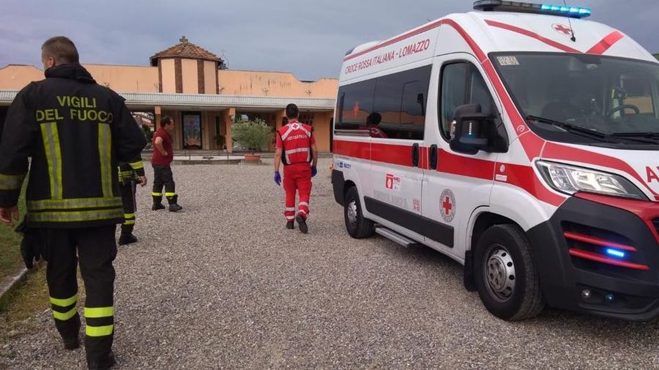 Fenegrò, tragico malore in casa La moglie inferma chiama i soccorsi Fenegrò, tragico malore in casa La moglie inferma chiama i soccorsi