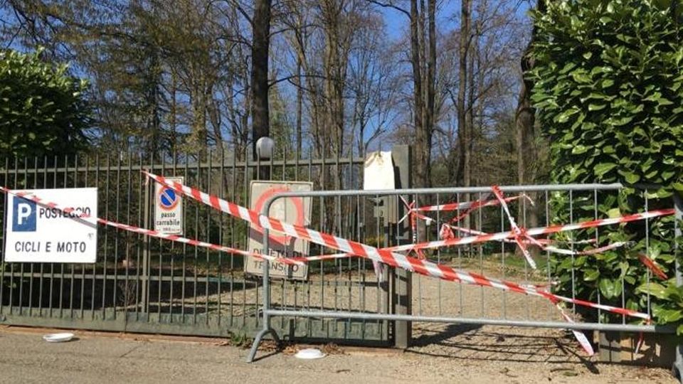 Vandali a Cascina Amata Spezzati i sigilli del parco Vandali a Cascina Amata Spezzati i sigilli del parco