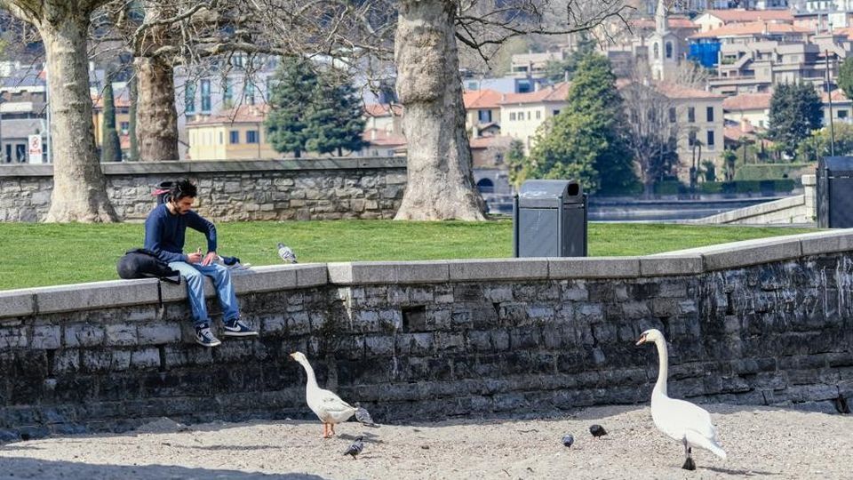 Auto ferme, l’aria mai così pulita Precipitano i valori degli inquinanti Auto ferme, l’aria mai così pulita Precipitano i valori degli inquinanti
