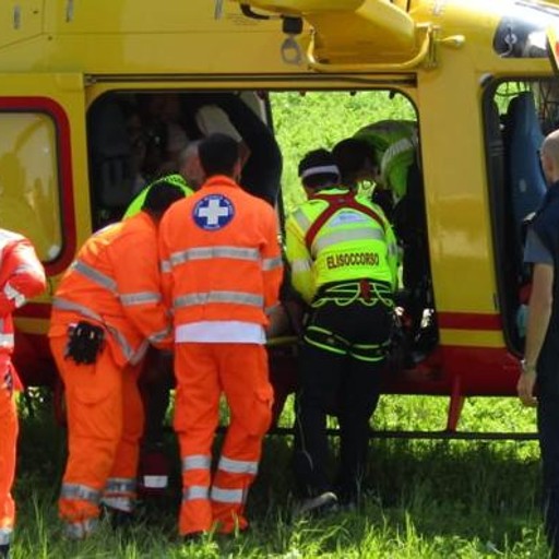 Cade dalla bici: batte la testa Grave un uomo a Carimate - Cronaca