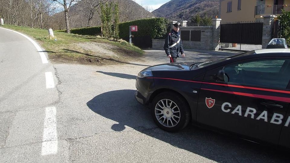 Gira con la pistola senza permesso Spara e uccide un cane: denunciato Gira con la pistola senza permesso Spara e uccide un cane: denunciato