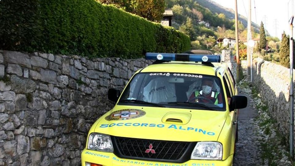 Grigliata in riva al fiume Multa a 7 giovani Grigliata in riva al fiume Multa a 7 giovani