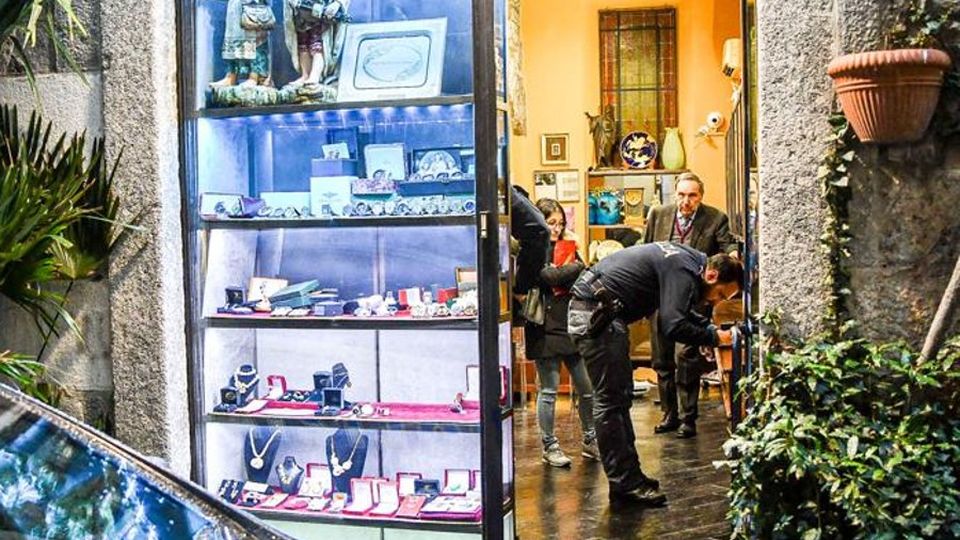 Spari contro il benzinaio Furono i rapinatori del gioielliere Spari contro il benzinaio Furono i rapinatori del gioielliere