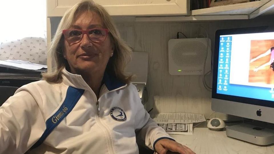 Ginnastica in salotto «Tutti giù dal divano» Ginnastica in salotto «Tutti giù dal divano»