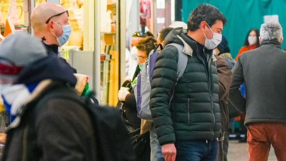 Coronavirus, aumentano le persone fuori casa: «Pericoloso, non molliamo» Coronavirus, aumentano le persone fuori casa: «Pericoloso, non molliamo»