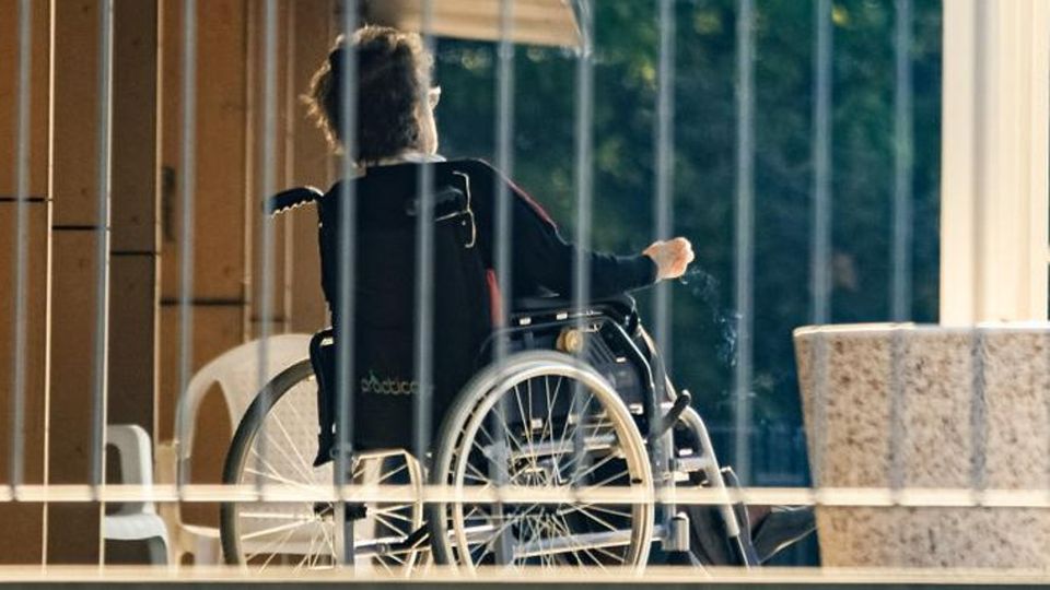 Case di riposo, accuse alla Regione «Si è mossa tardi e il virus dilaga» Case di riposo, accuse alla Regione «Si è mossa tardi e il virus dilaga»