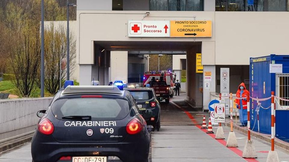Sant’Anna, pochi reparti non Covid Gli altri pazienti vengono trasferiti Sant’Anna, pochi reparti non Covid Gli altri pazienti vengono trasferiti