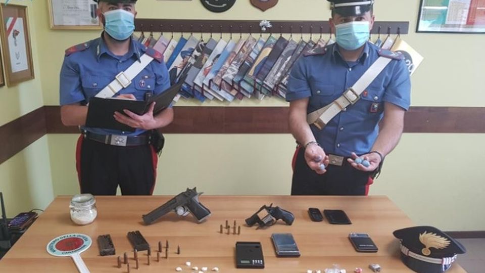 Maxioperazione antidroga Carabinieri a Mozzate e Carbonate QUI il video dell’intervento Maxioperazione antidroga Carabinieri a Mozzate e Carbonate QUI il video dell’intervento