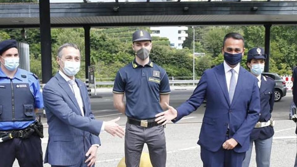 Valico di Como-Brogeda La visita di Di Maio «Ora il turismo riparte» Valico di Como-Brogeda La visita di Di Maio «Ora il turismo riparte»
