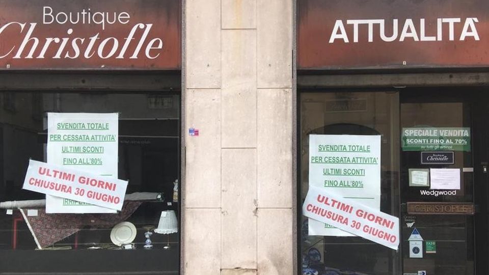 Pianella, chiude un altro negozio Ormai si svuota il centro di Cantù Pianella, chiude un altro negozio Ormai si svuota il centro di Cantù