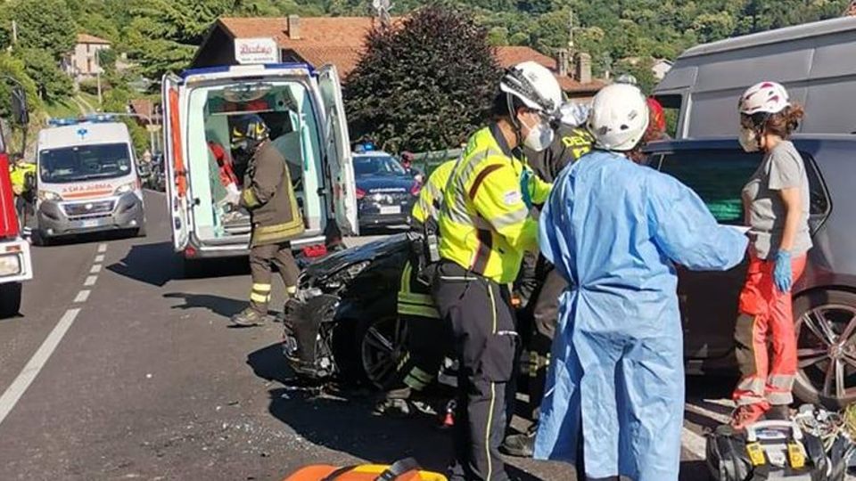 Si ribalta dopo lo scontro Donna ferita ad Asso Si ribalta dopo lo scontro Donna ferita ad Asso