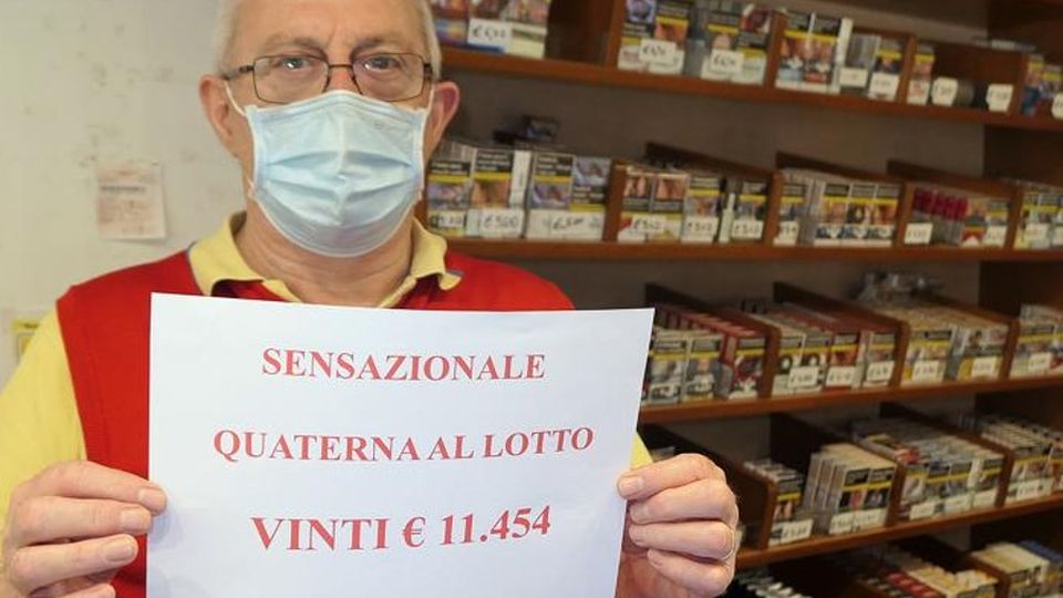 Una quaterna da 11mila euro La fortuna bussa in tabaccheria Una quaterna da 11mila euro La fortuna bussa in tabaccheria
