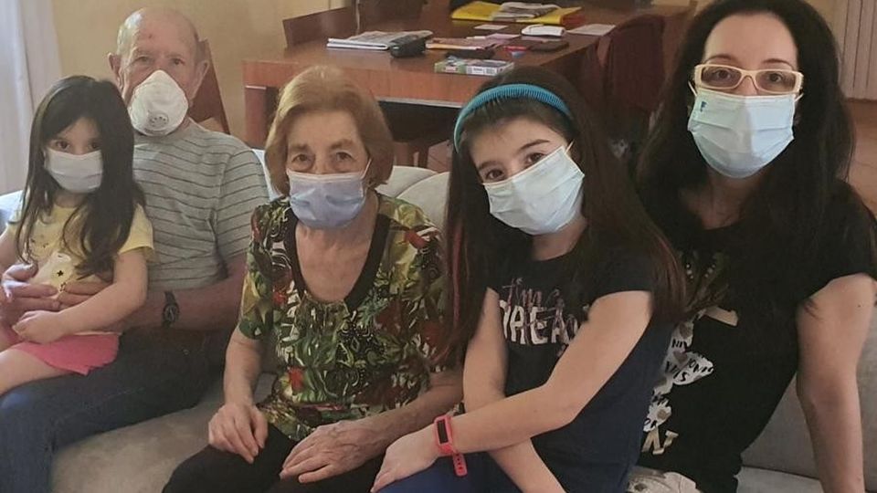 Tre mesi divisi da una rete «Ho riabbracciato i nipoti» Tre mesi divisi da una rete «Ho riabbracciato i nipoti»