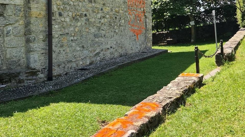 Albavilla, scritte sul Santuario «Un gesto senza senso» Albavilla, scritte sul Santuario «Un gesto senza senso»