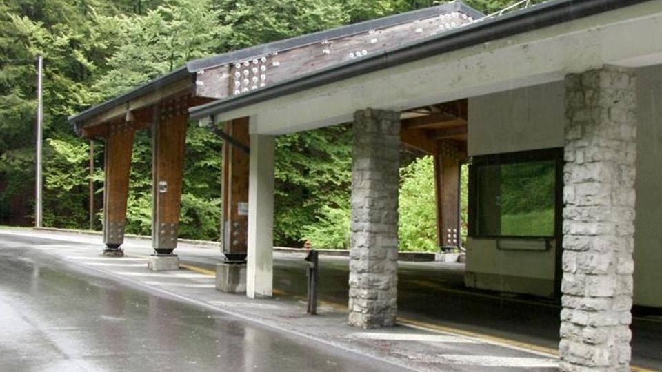 Frontalieri, La Svizzera riapre la Valmara Dopo 3 mesi di disagi Frontalieri, La Svizzera riapre la Valmara Dopo 3 mesi di disagi