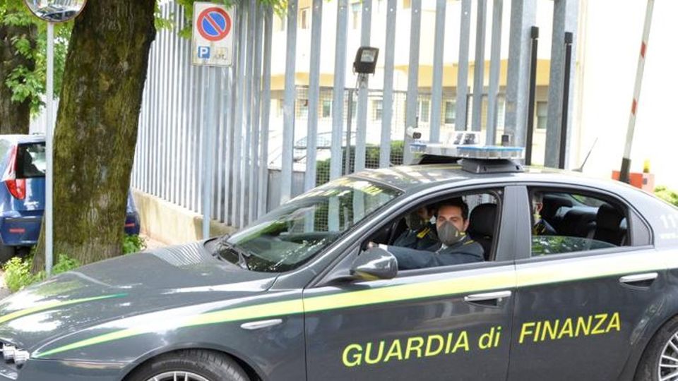 Mascherine irregolari Sequestro della Finanza Mascherine irregolari Sequestro della Finanza