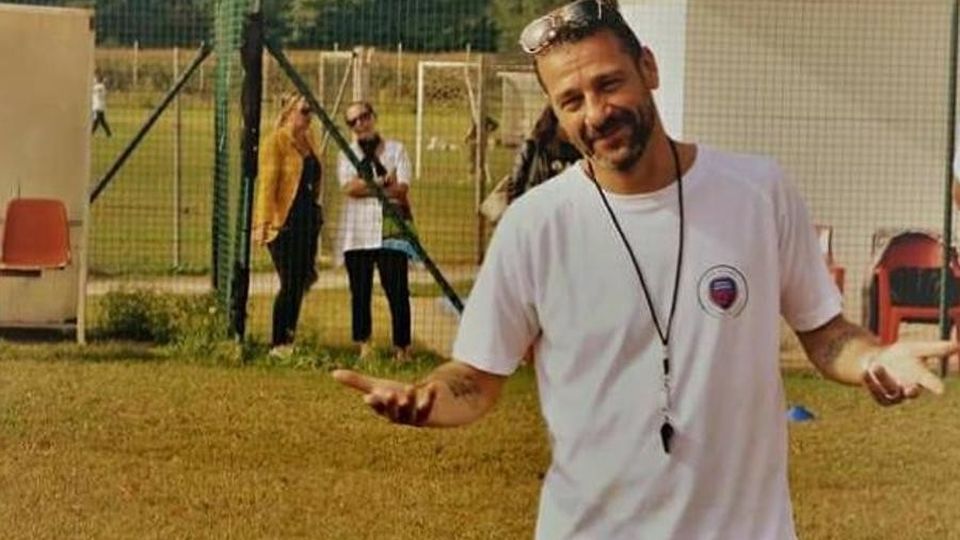 Papà vinto dal male in un mese L’addio sul campo di calcio Papà vinto dal male in un mese L’addio sul campo di calcio