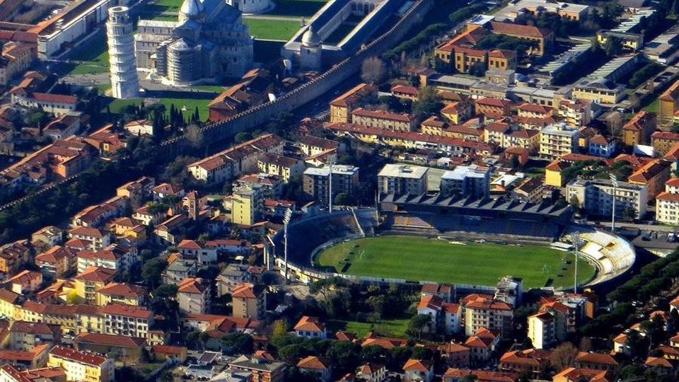 «Stadio, restyling anche con i vincoli» Como: lo studio dei tifosi «Stadio, restyling anche con i vincoli» Como: lo studio dei tifosi