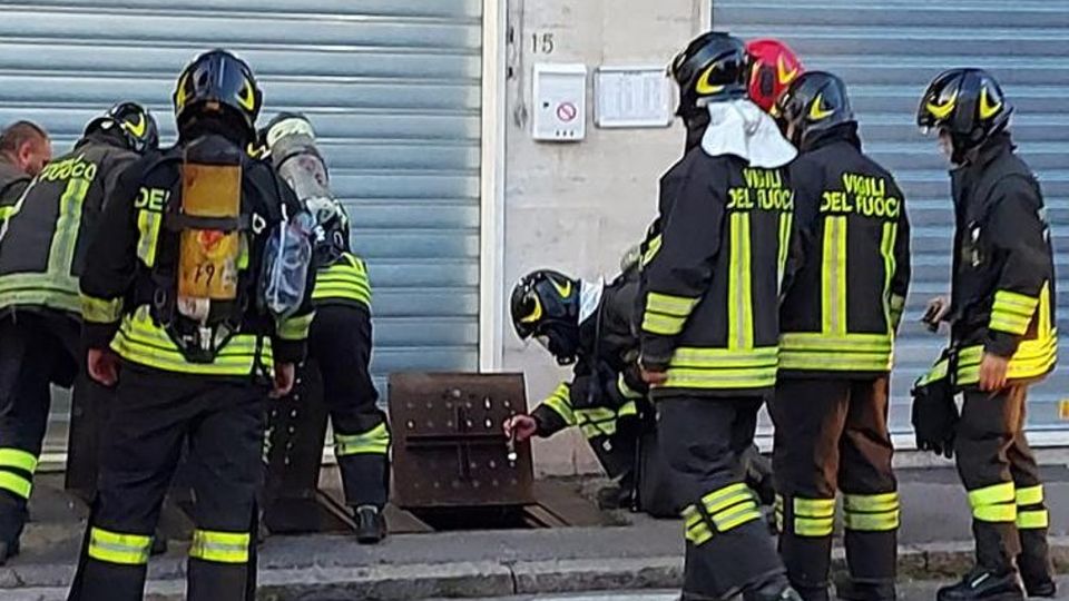 Cabina elettrica in fiamme Pompieri mobilitati a Mariano Cabina elettrica in fiamme Pompieri mobilitati a Mariano