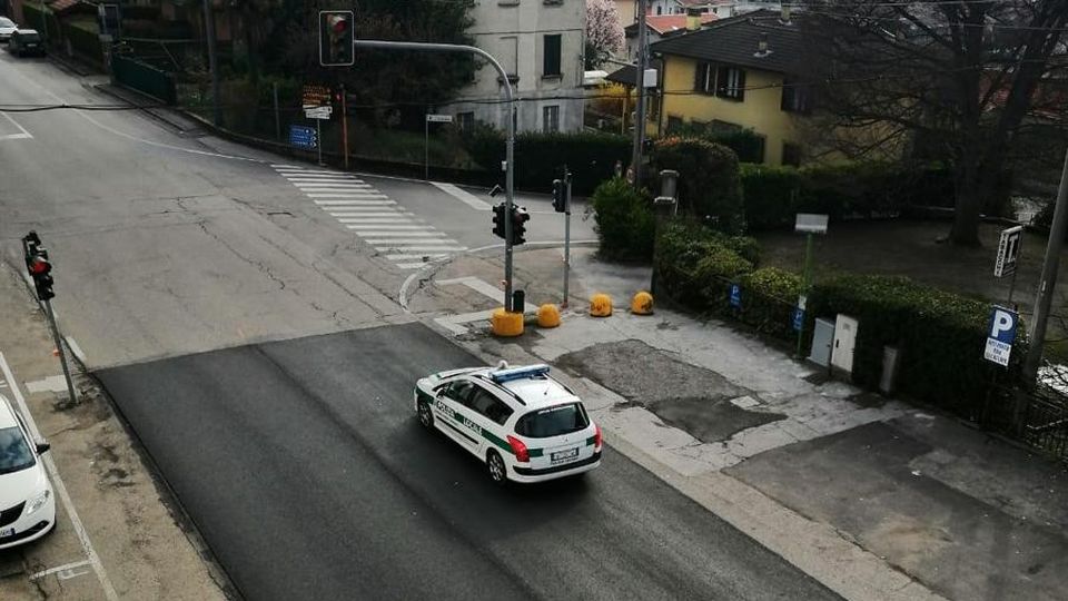 Canturina, raddoppia il semaforo che multa Canturina, raddoppia il semaforo che multa
