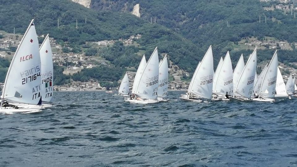 Sole, vento e 101 barche Festa dei laser a Domaso Sole, vento e 101 barche Festa dei laser a Domaso